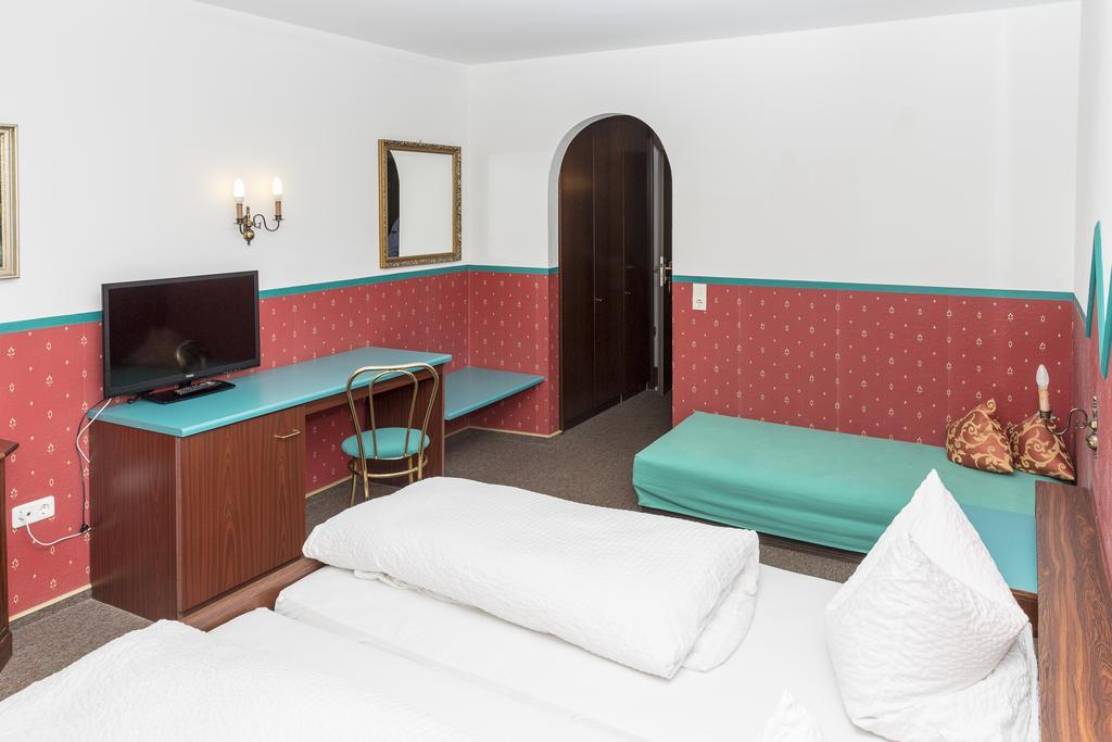 Hotel-Gasthof Zur Post Velburg Dış mekan fotoğraf
